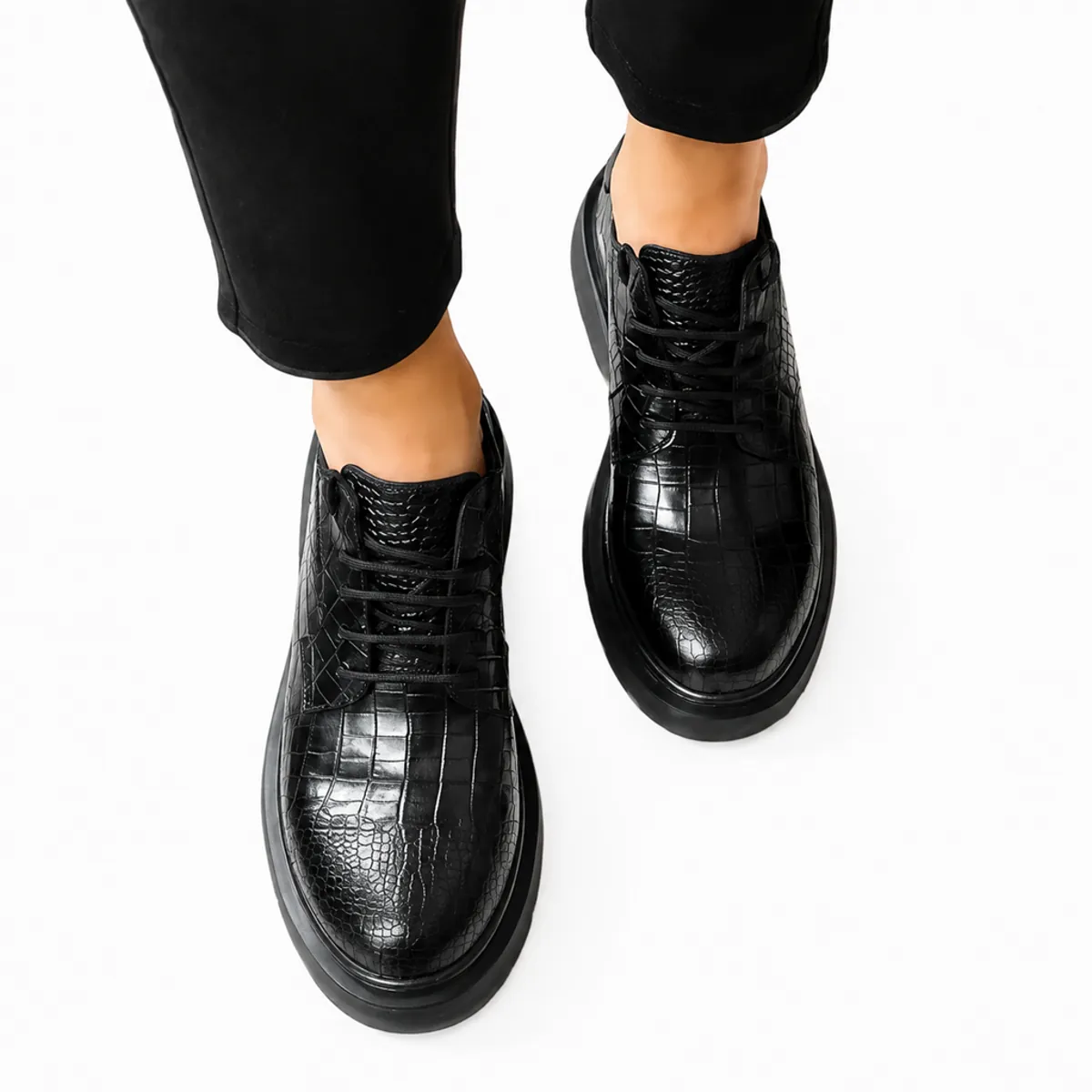 کفش راحتی زنانه چرم طبیعی مشکی طرح روکو مدل VB207 — چرم ویان